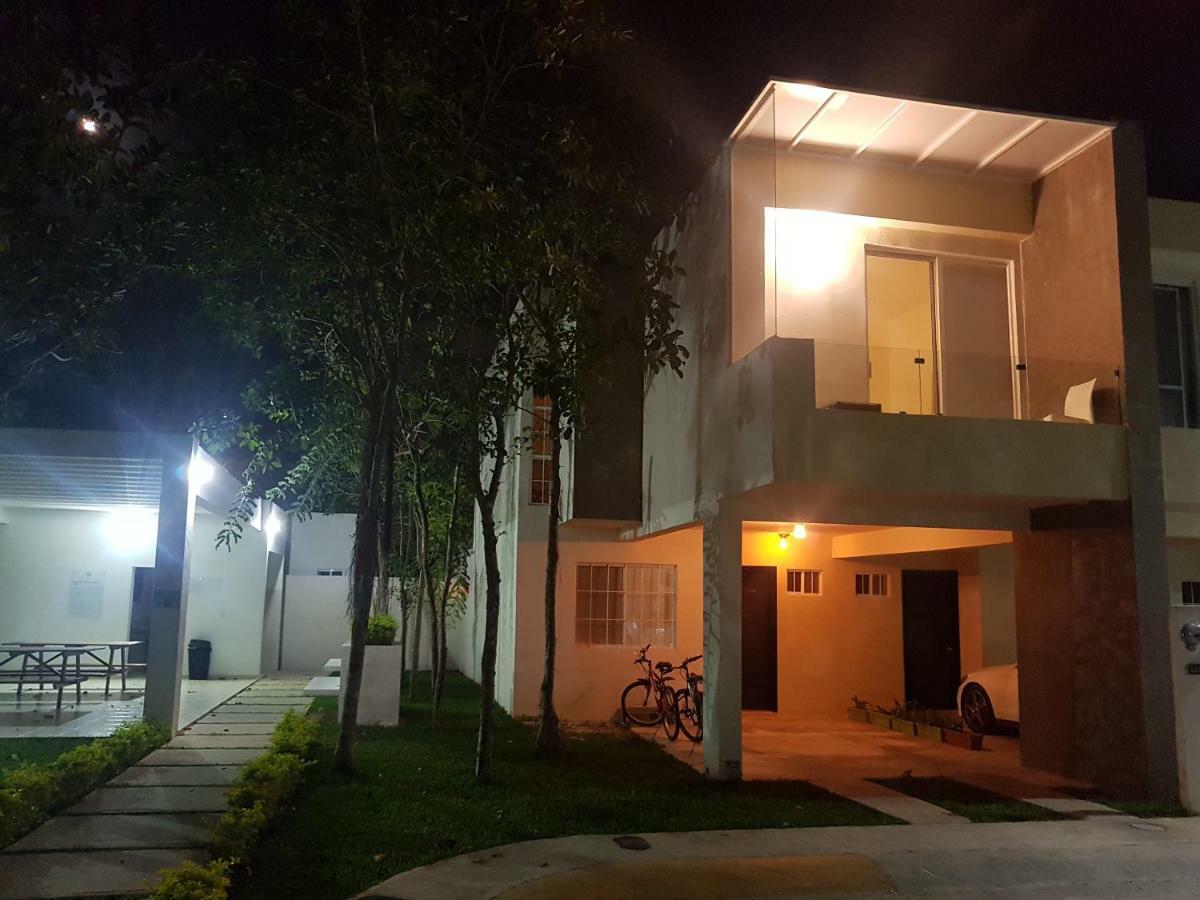 Casa Gaby Selvanova Плая дел Кармен Екстериор снимка